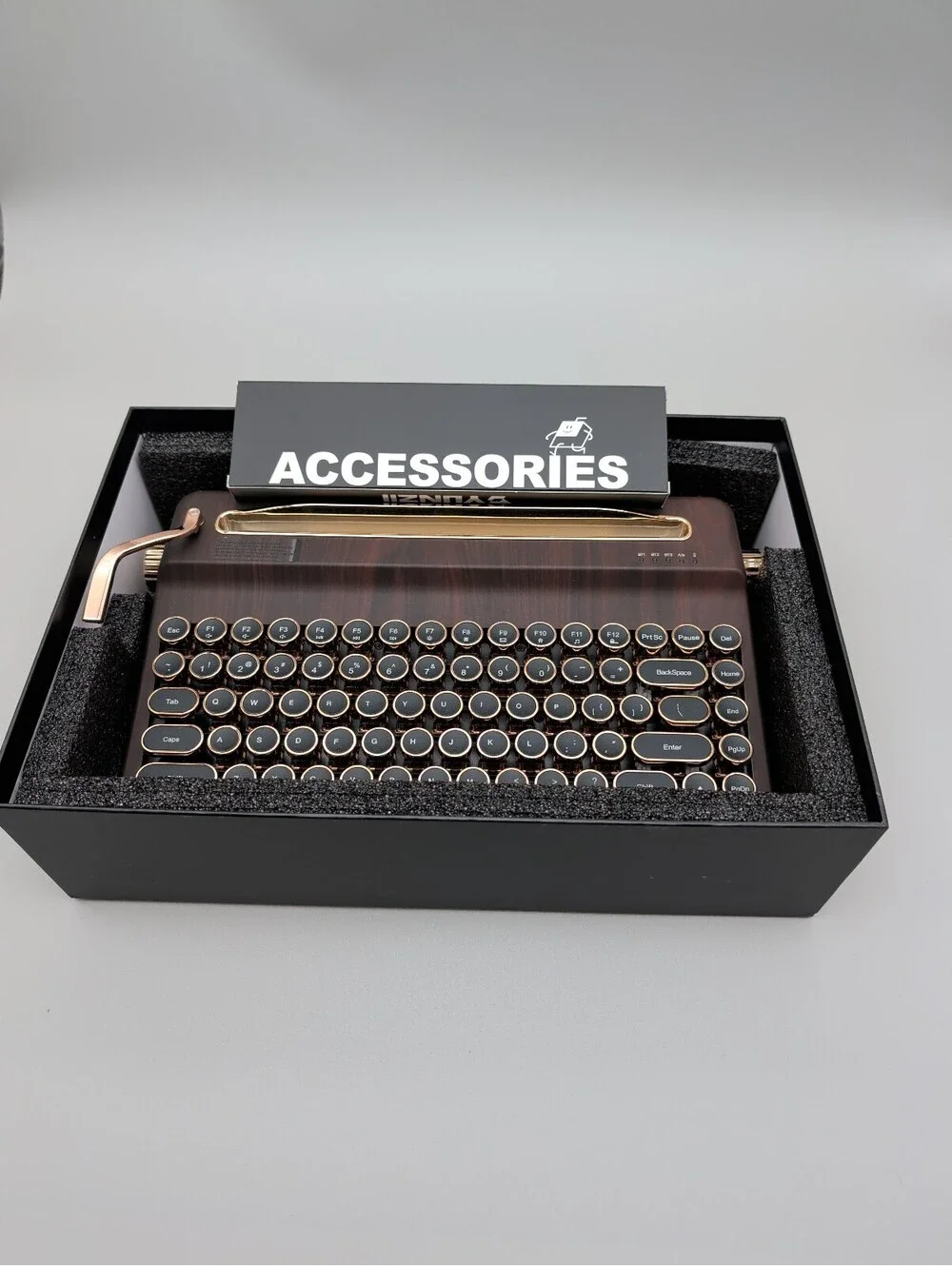 YunZii Retro Mechanical Bluetooth Keyboard with Wood Finish and Round Keycaps